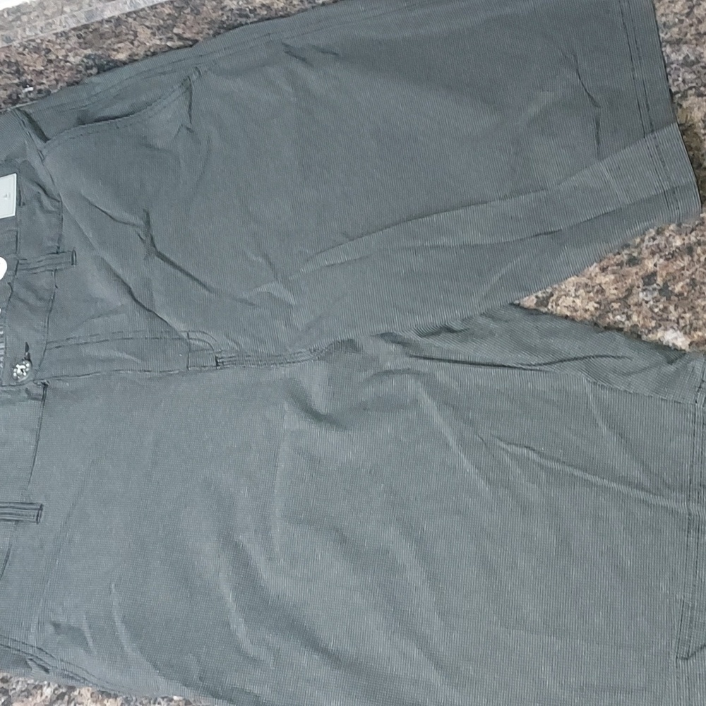 BKE Hybrid & Company Men's Dark Gray Flat Front Shorts. 38 X 32